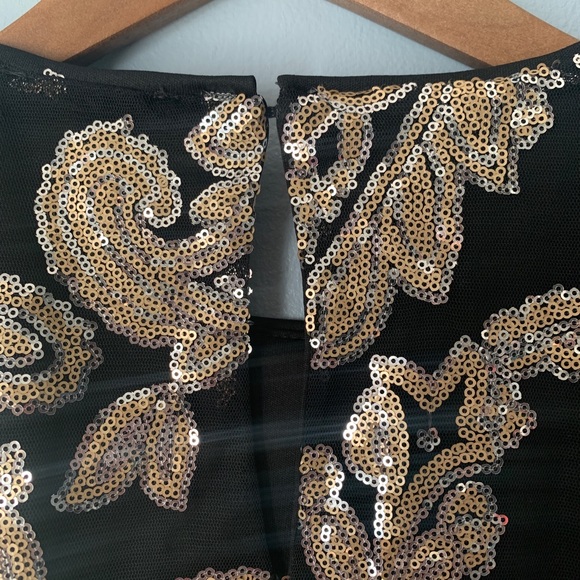 Forever 21 Sequined Gold Crop Top - Picture 5 of 5